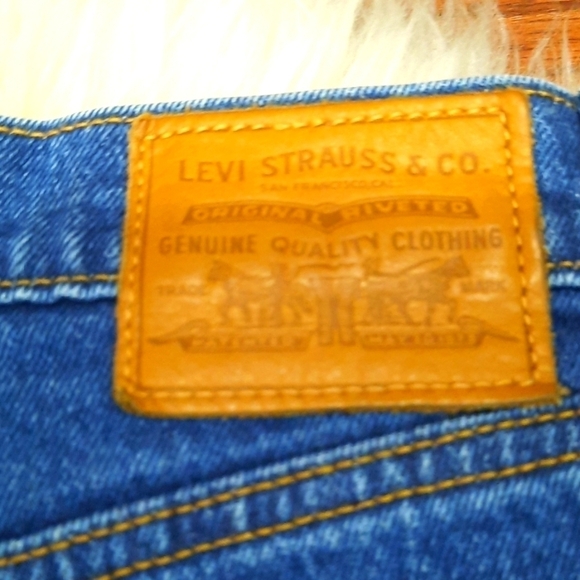 Levi's Ribcage Distressed Jean Shorts - Picture 5 of 5